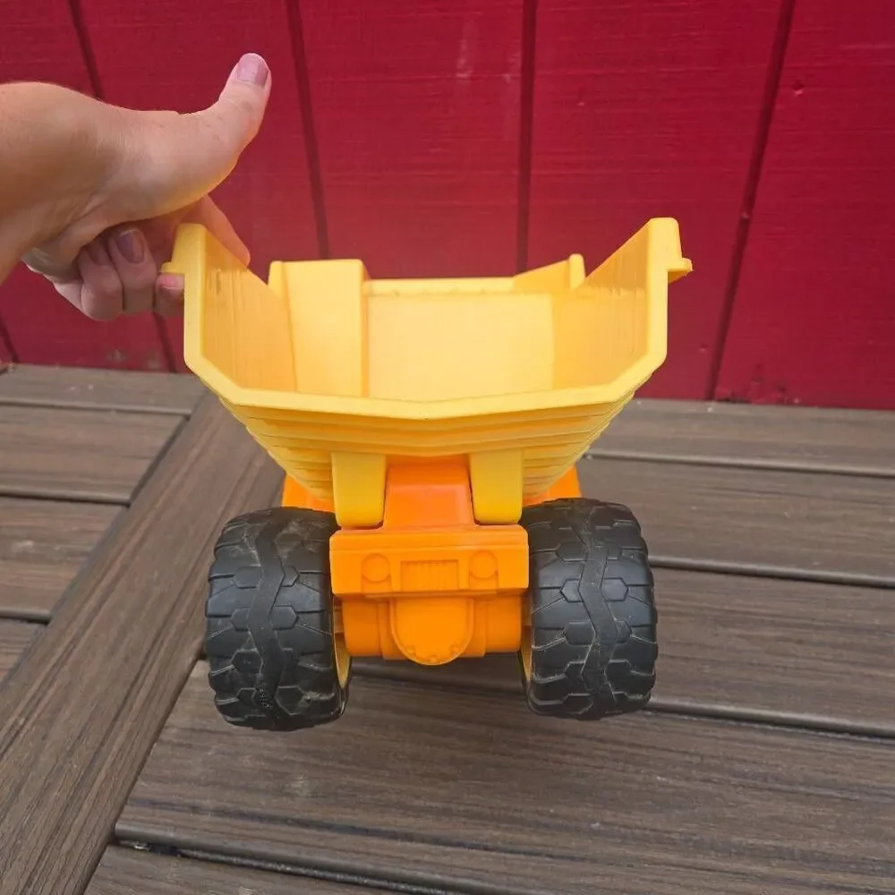 Fisher Price Little People Ruff Tuff Rumblin Dump Truck rare htf construction